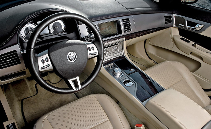 Attached Image: 2009 Jaguar XF Supercharged interior.jpg