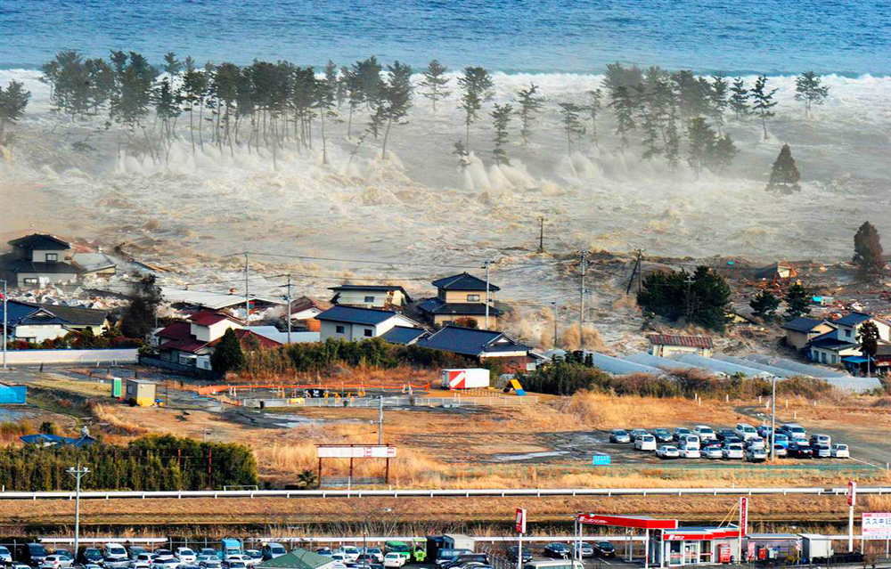 Attached Image: japanese-tsunami-hitting-shore.jpeg